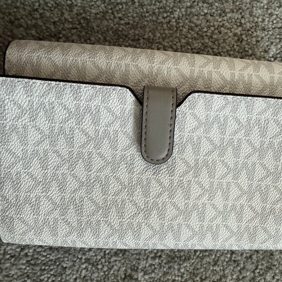 Michael Kors Phone Wallet - Picture 2 of 3